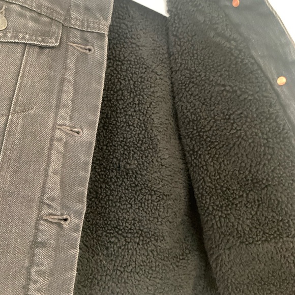 Black Denim Jacket with fur lining, size S. - Picture 3 of 3